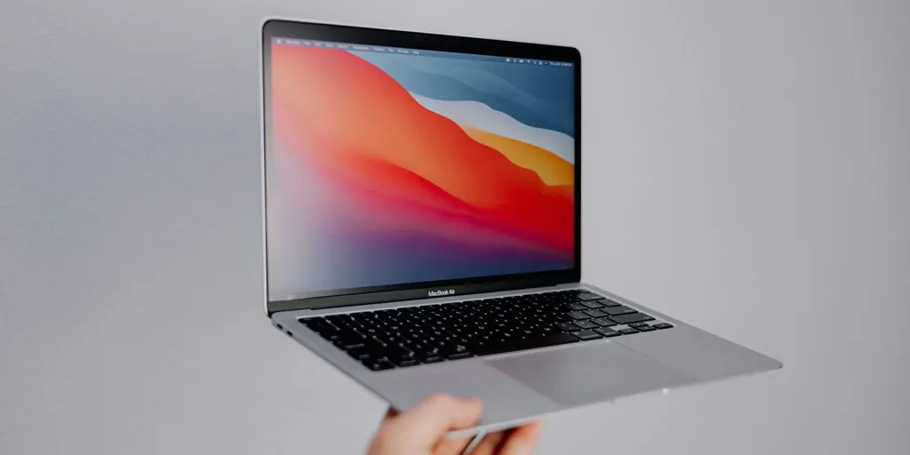 アイブ氏はMacBook Airの製造を中止したいと報じられている